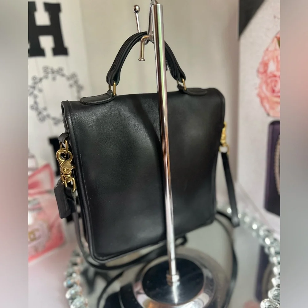 Coach vintages black leather Crossbody Bag - Picture 10 of 11